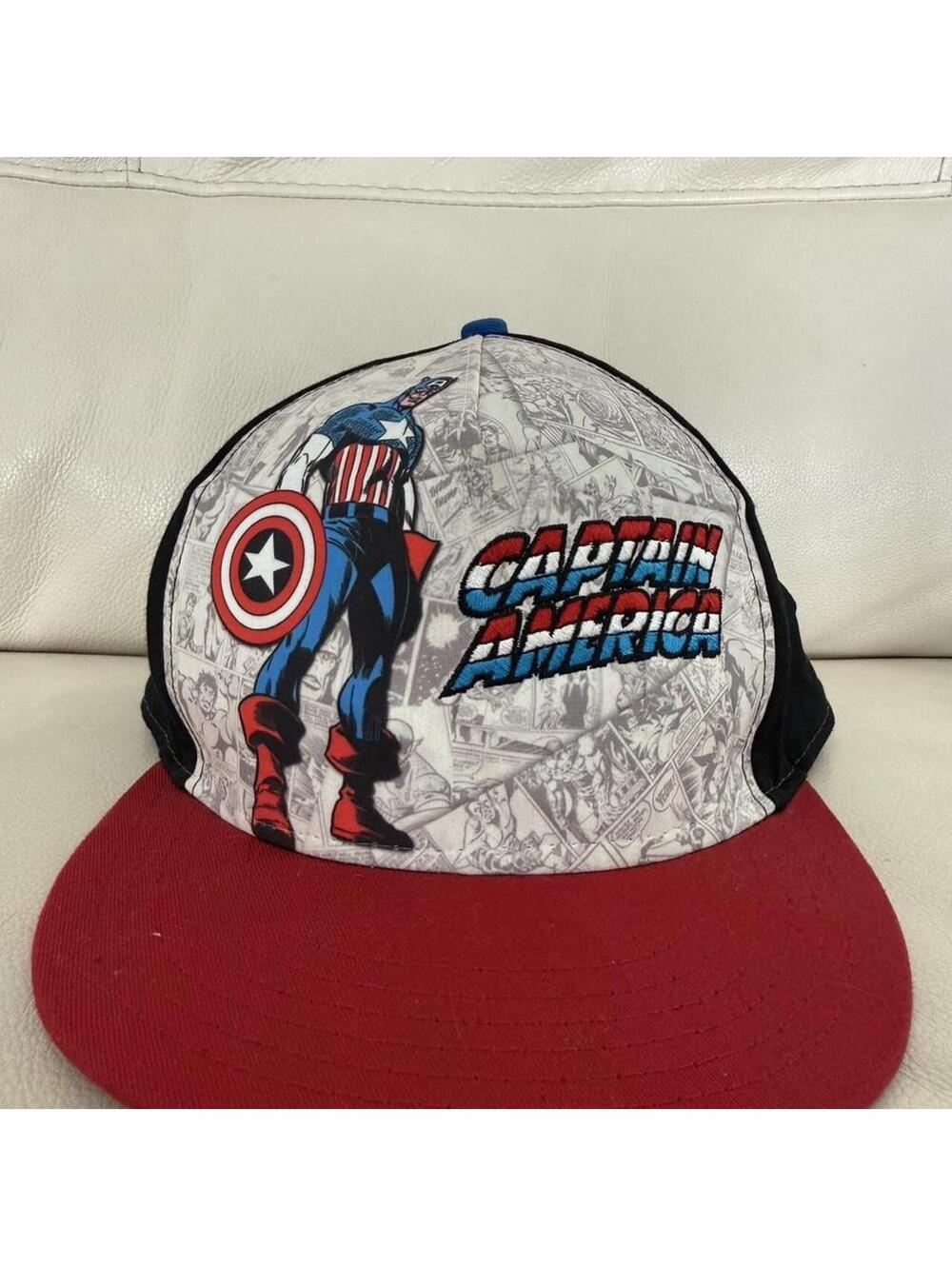 Marvel Captain America snapback hat in good pre-owned condition.